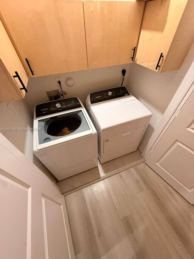 Building Photo - 470 NE 12th St