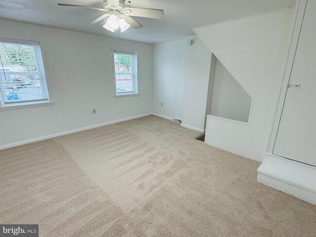 Building Photo - 25 Degrange St