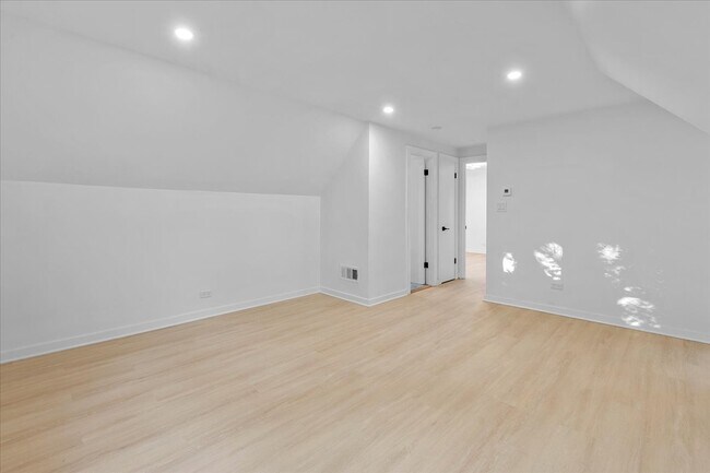 Building Photo - 1335 Marengo Ave