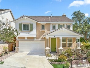 Building Photo - Stylish 4B/3BA Home with Upgraded Kitchen ...