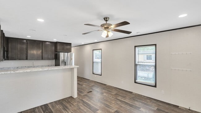 Building Photo - 2 bed/2 bath lovely mobile home! Schedule ...