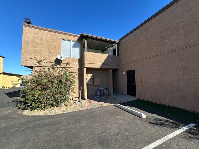 Building Photo - 2 Bedroom Upstairs Condo with Bonus Room Near UNLV!