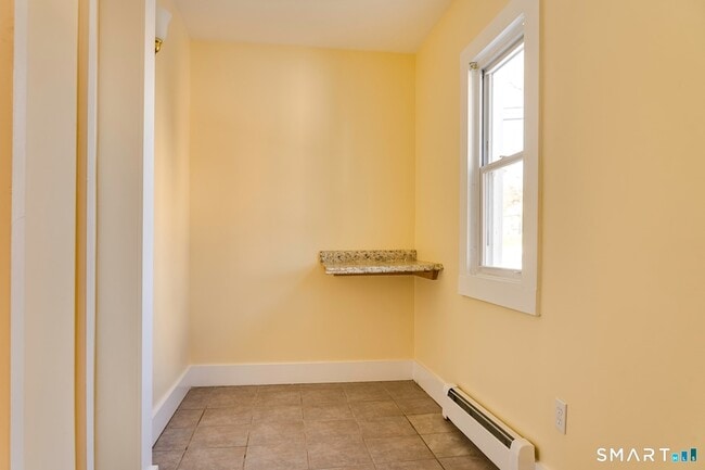 Building Photo - 303 Millville Ave