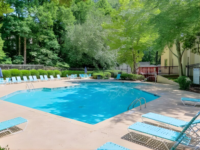 Building Photo - 1407 Huntingdon Chase