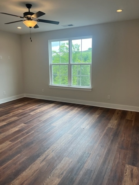 Building Photo - Tri-level home with attached 2 car garage in Belle Meade Highlands!
