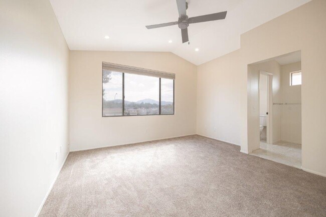 Building Photo - 2369 Ravenwood Dr