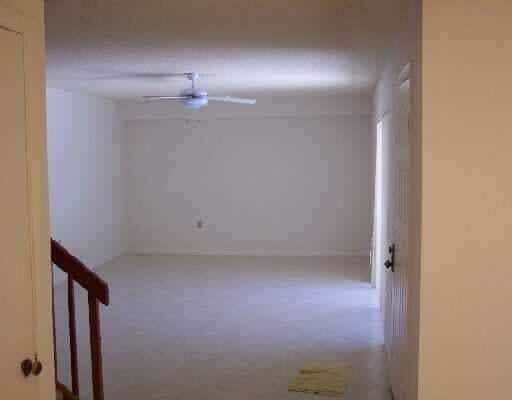 Building Photo - 222 Live Oak Ln