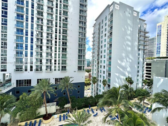 Building Photo - 253 NE 2nd St