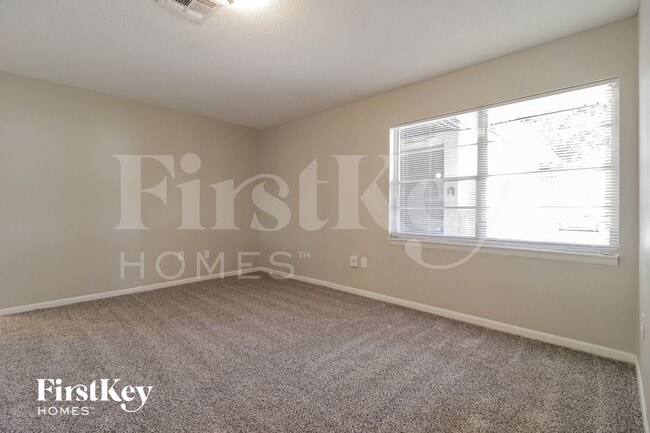 Building Photo - 1340 Sharon Dr