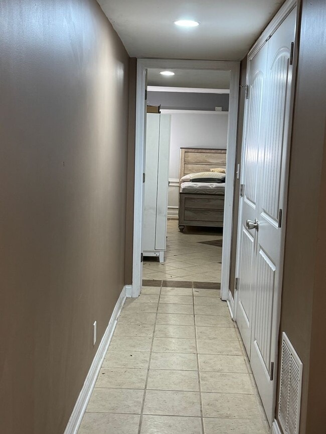 Building Photo - *** Move-in SPECIAL - $2395.00 ***