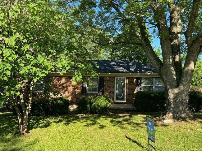 Building Photo - 105 Aster Pl