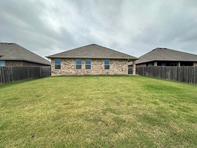 Building Photo - 4 Bed, 2 Bath Home for Rent in Edmond (Dee...
