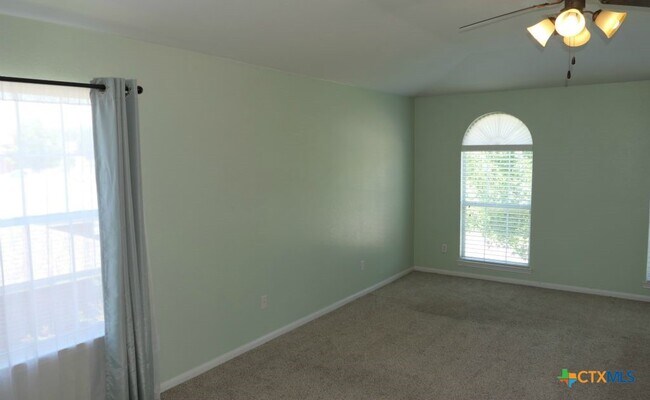Building Photo - 413 Cattail Cir