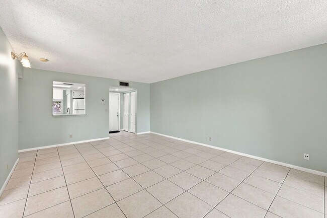 Building Photo - 950 NW 80th Ave