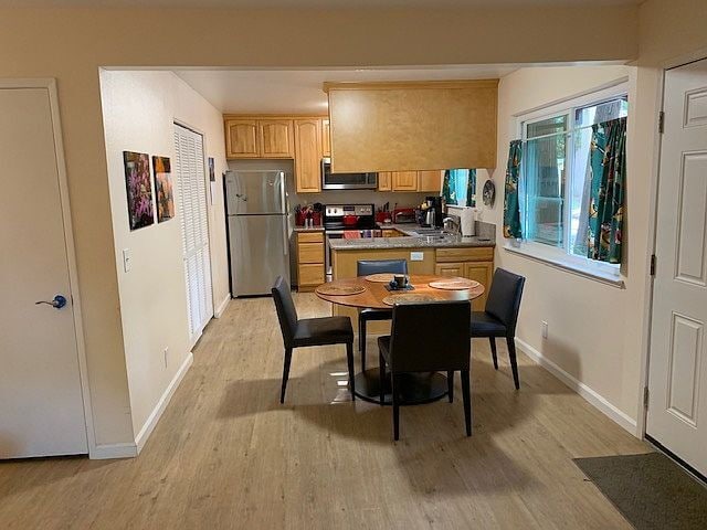 Building Photo - 2153 Bella Casa St