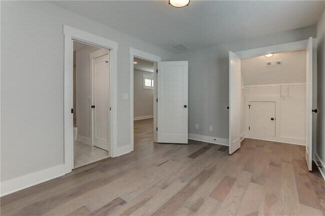 Building Photo - 1007 Fendley St