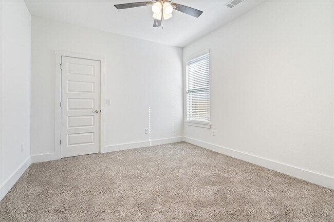 Building Photo - 7004 SW Basswood Ave