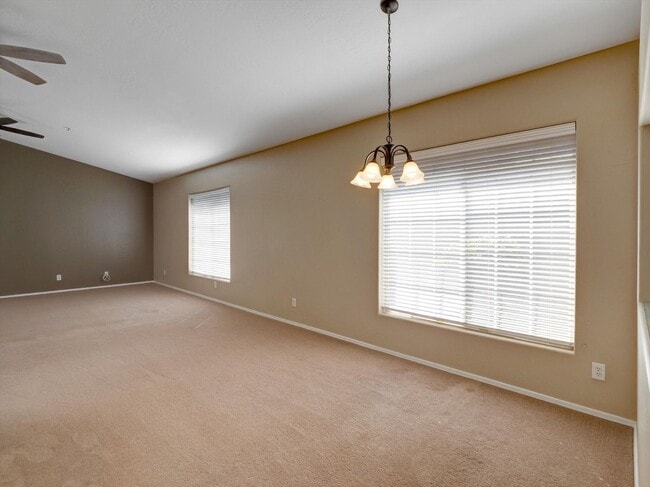 Building Photo - 3 bd 2 bth 2120 sq ft in stonehaven in sco...