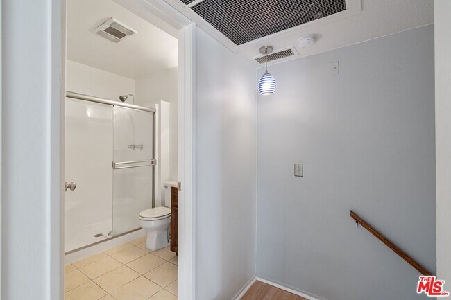 Building Photo - 1750 N Harvard Blvd