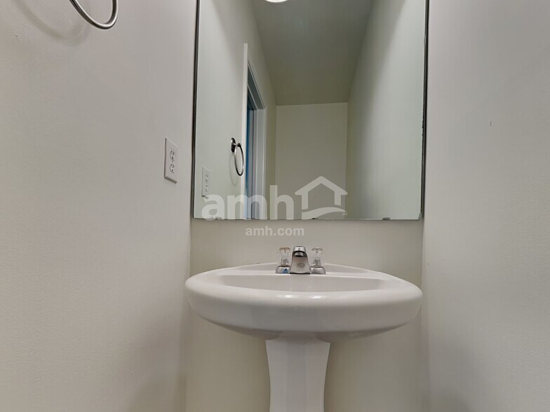 Building Photo - 3904 Edgewood Terrace Rd