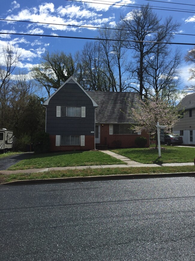 Primary Photo - Renovated 3 bedroom home in Annapolis! Bea...