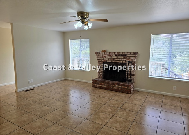 Building Photo - Beautiful Prunedale Home for RENT!!!