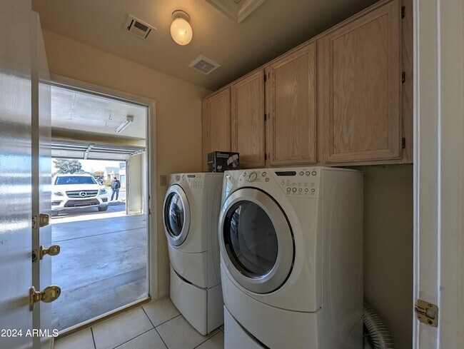 Building Photo - 11941 N 69th Ave