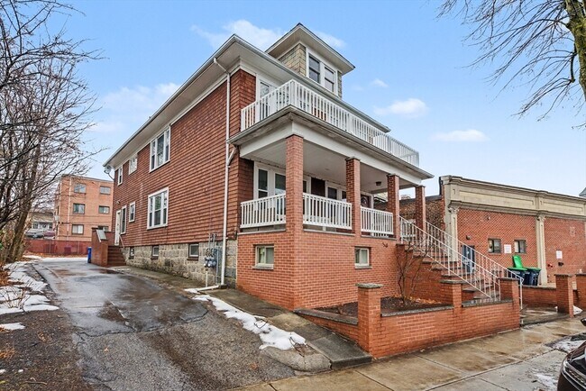 Building Photo - 7 Moraine St