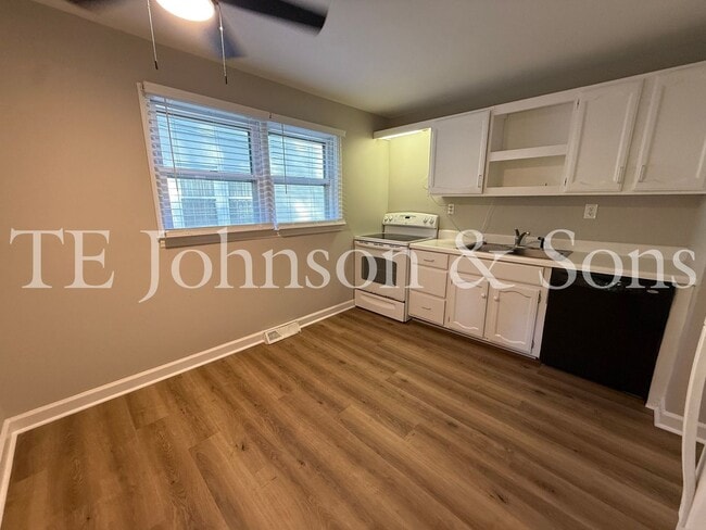 Building Photo - Charming 2 Bedroom Home with Basement & Modern Updates in Winston-Salem