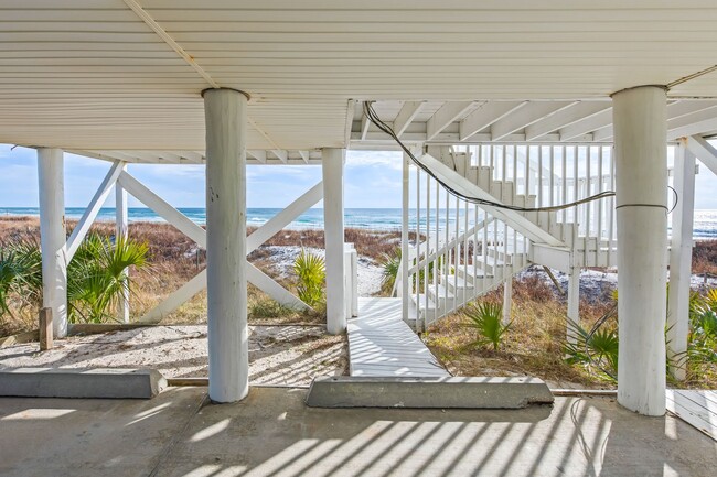Building Photo - Newly Renovated Beach Front Four Bedroom Home