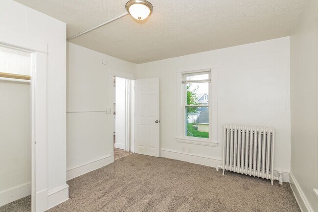 Building Photo - Newly Renovated Single Family Home - GREAT Mpls Location!