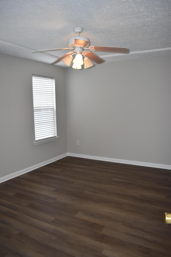 Building Photo - 4420 Summerlin Dr