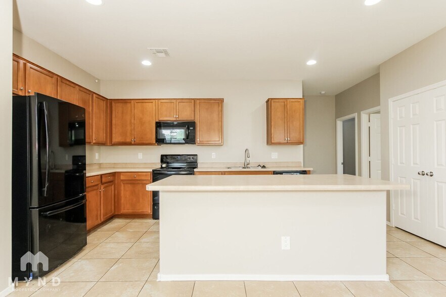Building Photo - 7340 W Preston Ln