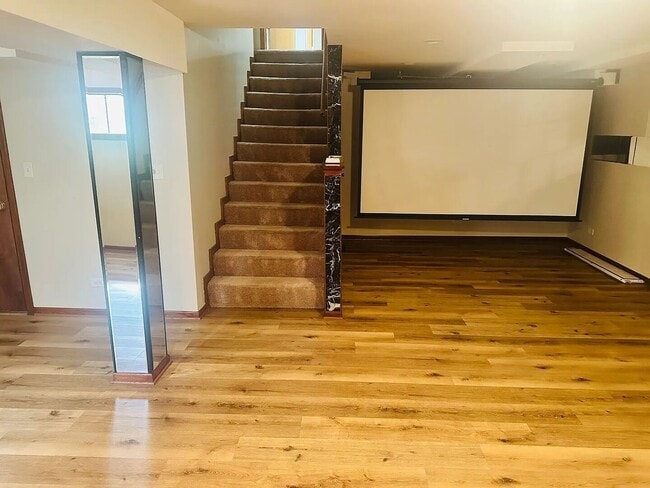 Building Photo - 360 Thomas Dr