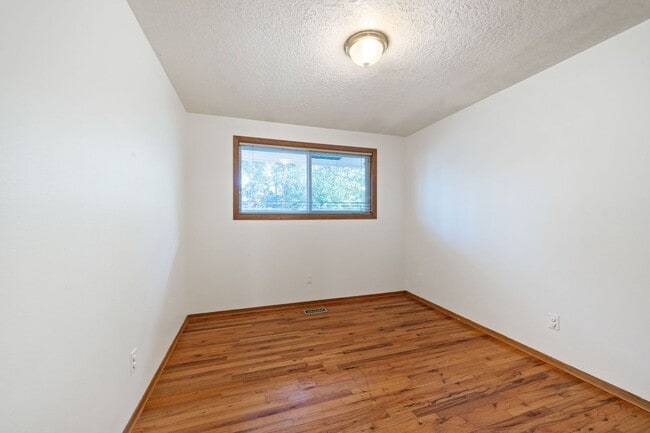 Building Photo - 3811 SE 66th Ave