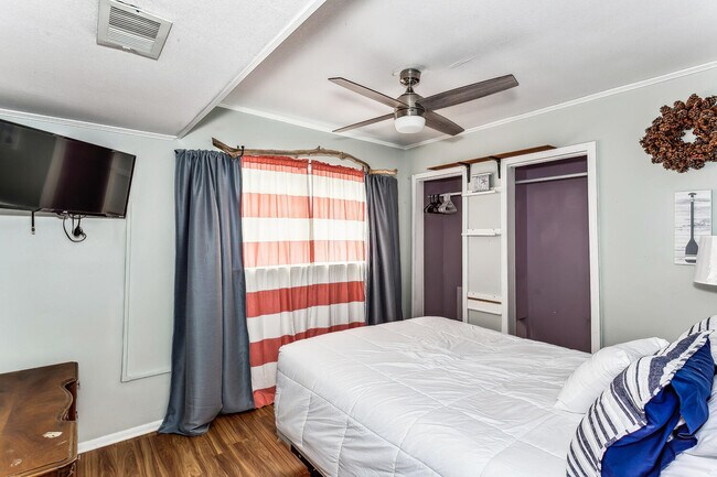 Building Photo - 1402 Via De Luna Dr