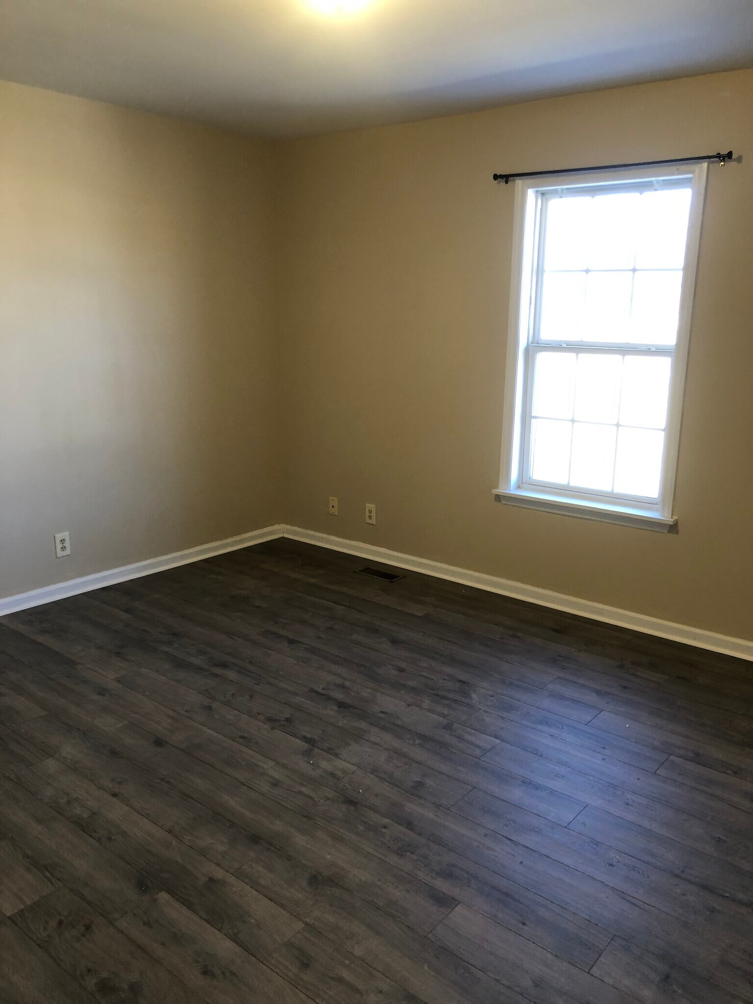 Building Photo - 105 Underhill Dr