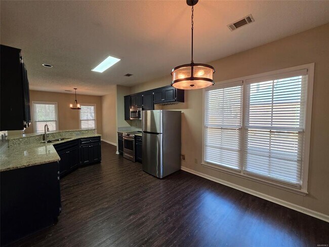 Building Photo - 2230 Kingsbury Dr