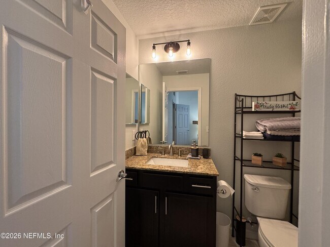Building Photo - 6789 Roundleaf Dr