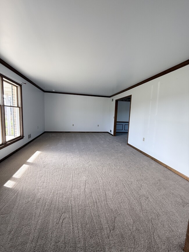 Building Photo - 157 Shade Rd