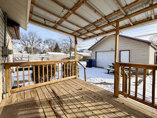 Building Photo - Updated Ranch on Double Lot Near Royal Oak & Ferndale