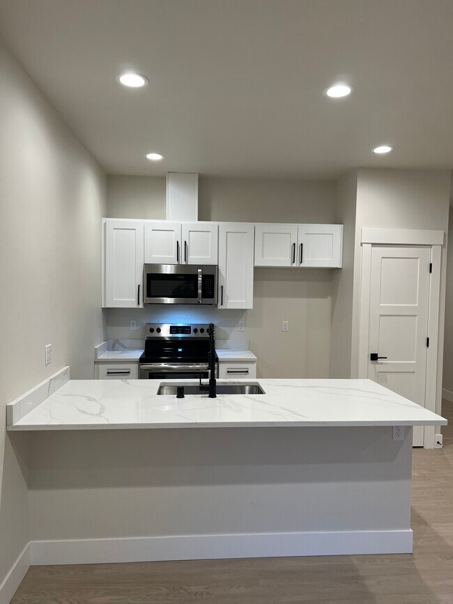 Building Photo - 10109 Alaska St S