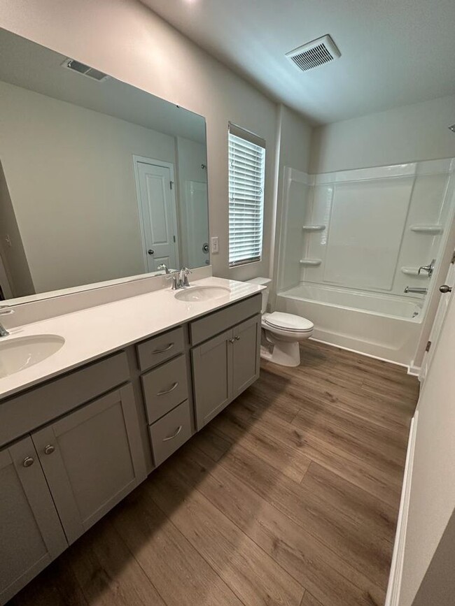 Building Photo - Brand New Large, 4BR End-Unit townhome in ...