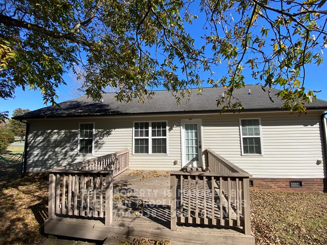 Building Photo - 1040 Rembrandt Dr SW