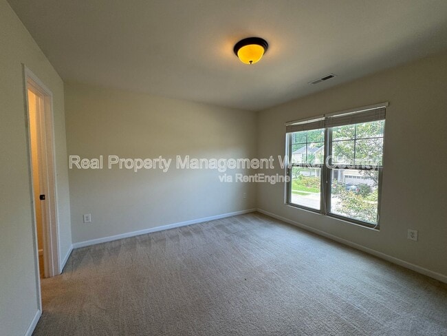 Building Photo - 2108 Chipley Dr