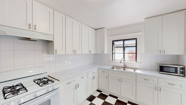 Building Photo - 431 Zona Ct