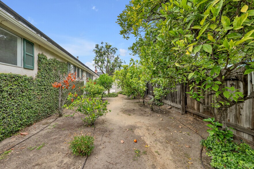 Building Photo - 4722 Forman Ave