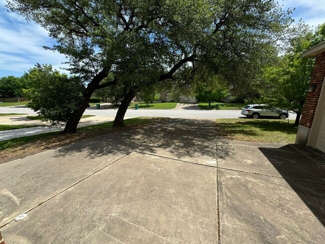 Building Photo - Beautiful 2 Story 4 Bdrm 2.5 Bath With a Loft