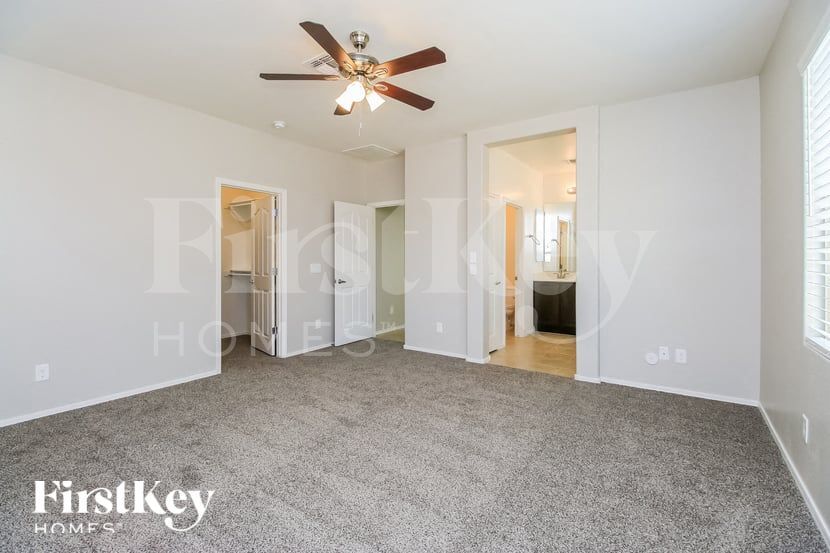 Building Photo - 840 East Gold Dust Way