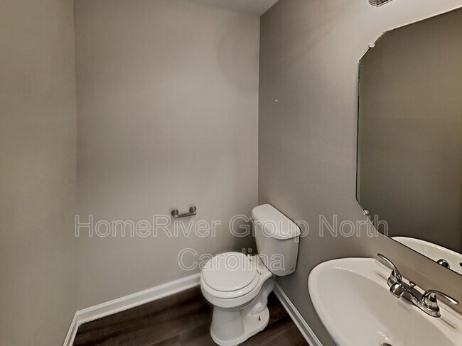 Building Photo - 3028 Desmond Woods Dr